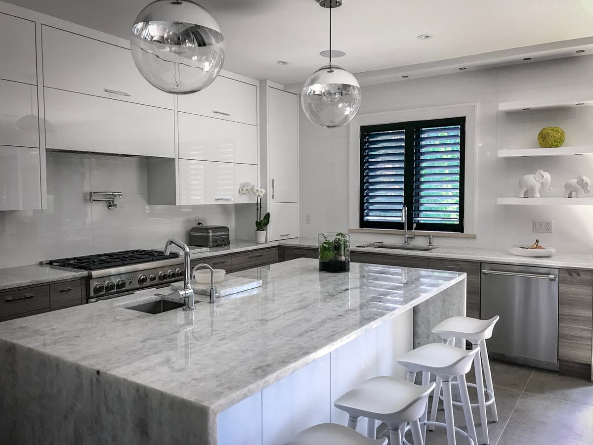 California shutters with adjustable louvers - Toronto